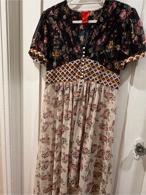 V Cristina Black and Cream Floral Mixed-Print Tunic